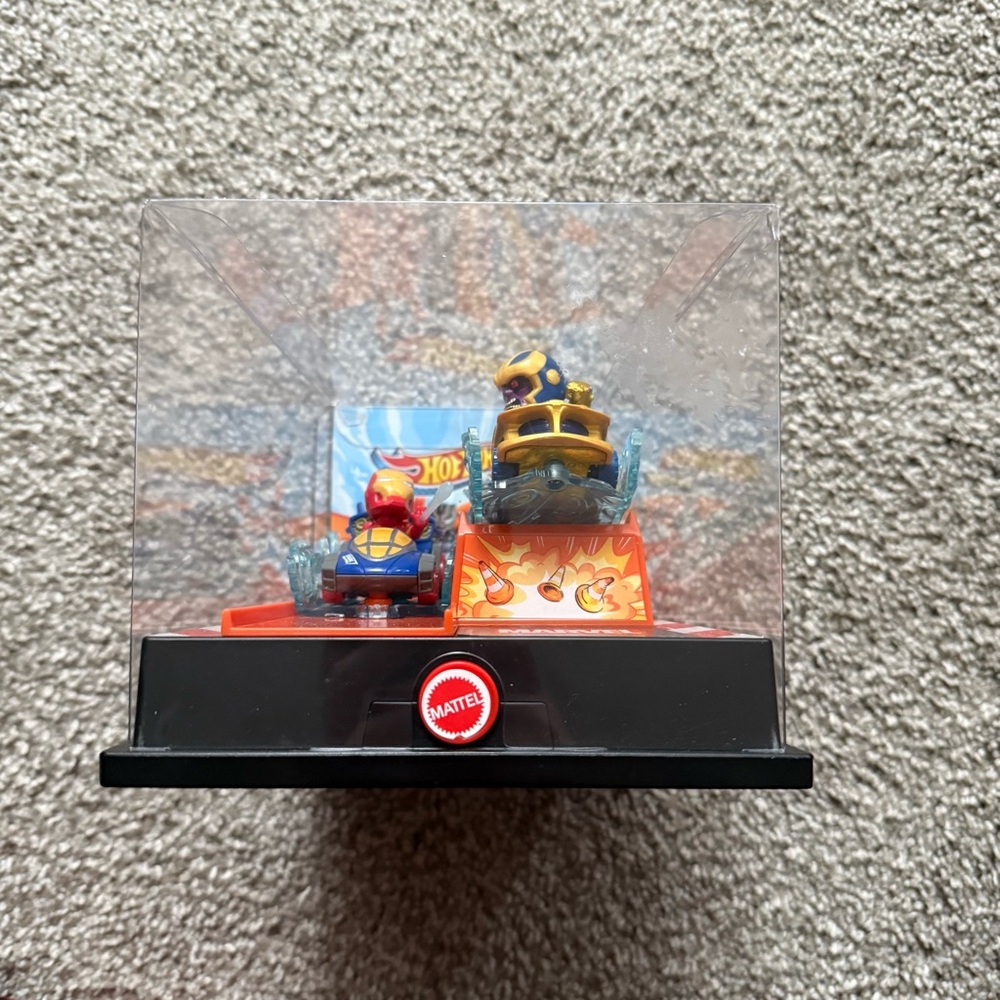 MATTEL CREATIONS Marvel Hot Wheels RacerVerse Iron Man and Thanos